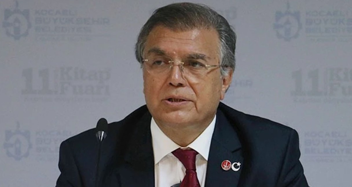 Hani robotlar vardır çizginin dışına asla çıkmaz! “Önce ahlak” diyenin yanındaki adam kim?