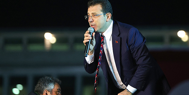 Hani yalakadan sanatçı olmazdı! Çalgı çengi takımı sıraya dizildi