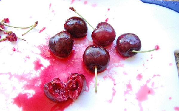 Hanımlar, artık vişne suyu lekesi kabusunuz olmayacak!