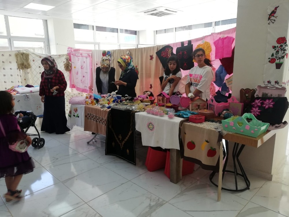 Hanımlar el becerilerini sergiledi 