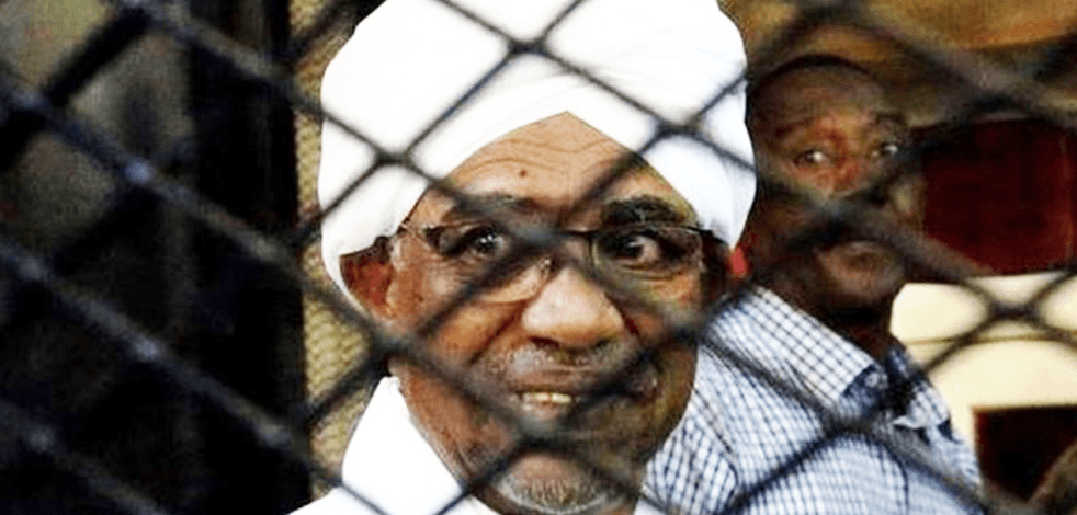 Hapisteki eski Sudan Cumhurbaşkanı Beşir'in avukatları, müvekkillerinin Kovid-19 şüphesiyle hastaneye sevkini istedi