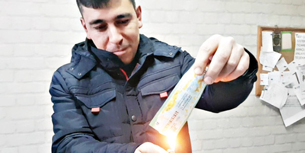 Haram piyango biletini yaktı