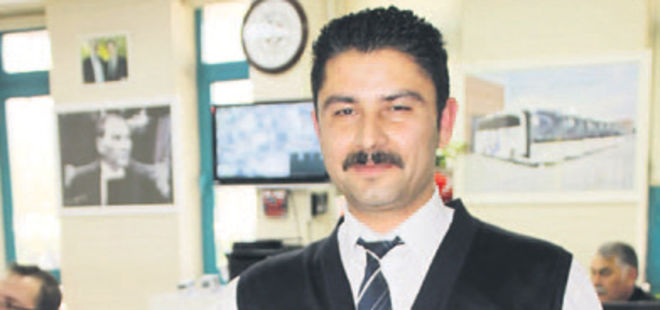 Harama tenezzül etmedi, bulduğu 5 bin liranın sahibini arıyor