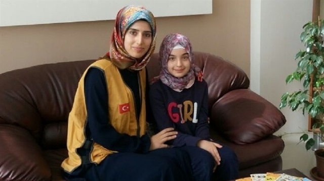 Harçlığını Suriyeli arkadaşları için biriktiriyor