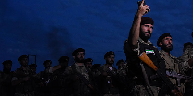 Harekat öncesi 14 bin asker Türkiye'ye doğru yola çıktı!