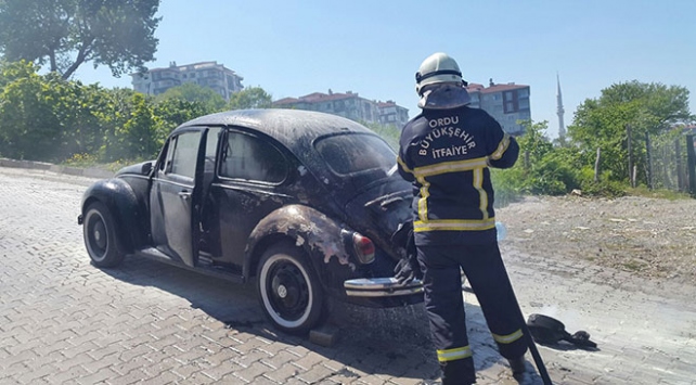 Hareket halindeki araç alev aldı