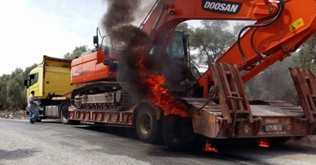 Hareket halindeki TIR alev aldı