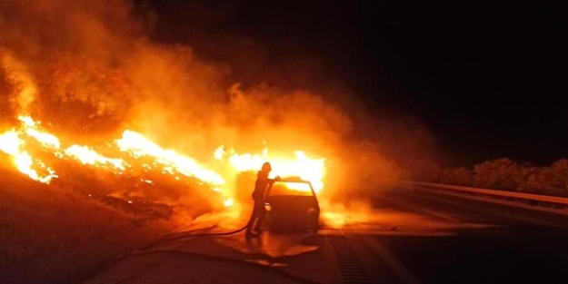 Hareket halindeyken tutuştu! Yangın, araziye sıçradı