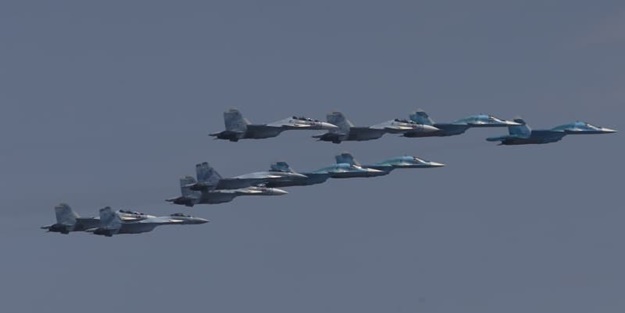 Hareketli anlar! Rus savaş uçakları peş peşe havalandı!