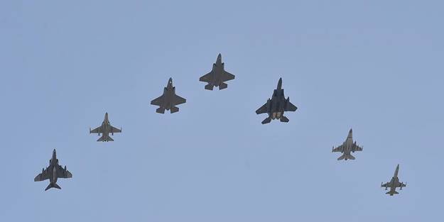 Hareketli anlar yaşanıyor! Rus ve Çin savaş uçakları o ülkenin hava sahasına girdi