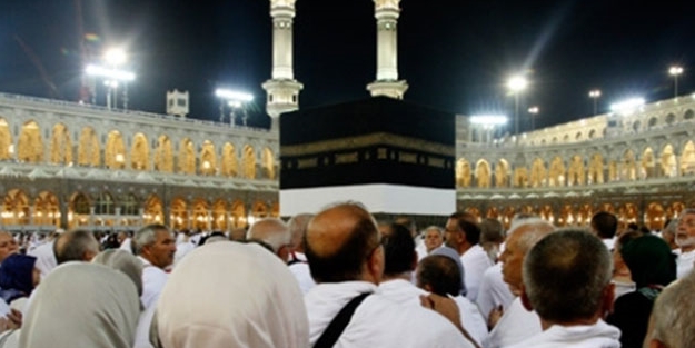 Harem-i şerife girip çıkarken veya tavaf yaparken eli kadına değen kimsenin abdesti bozulur mu?