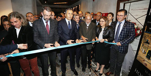 Haremeyn sergisi Gaziantep'te açıldı