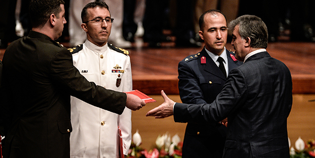Harp Akademileri birincilerine diplomaları Gül’den