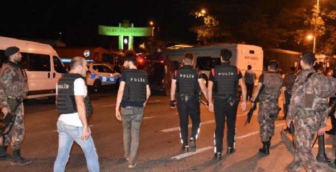 Harp Akademileri Komutanlığına operasyon: 40 gözaltı