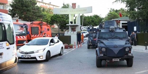 Harp Akademileri'ne operasyon