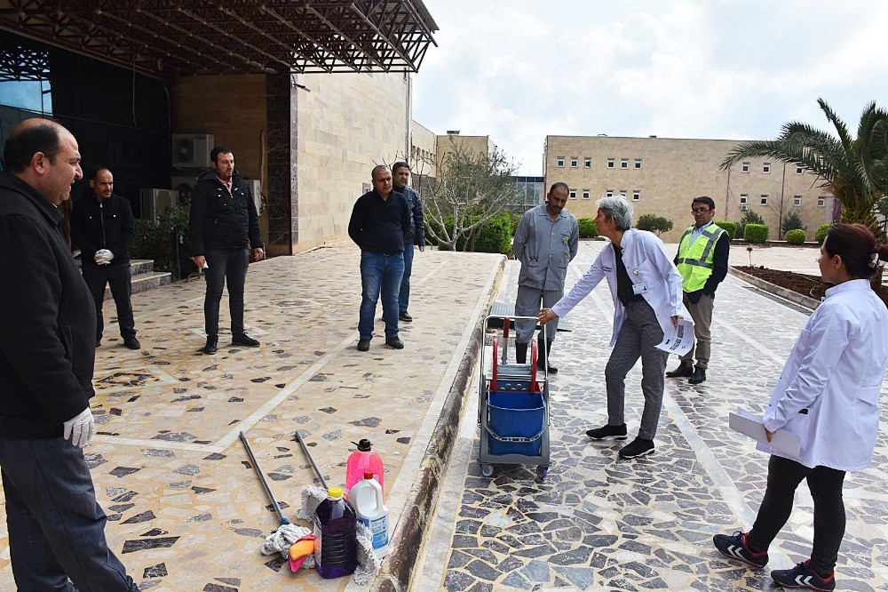 Harran Üniversitesi’nde temizlik personellerine hijyen eğitimi verildi 