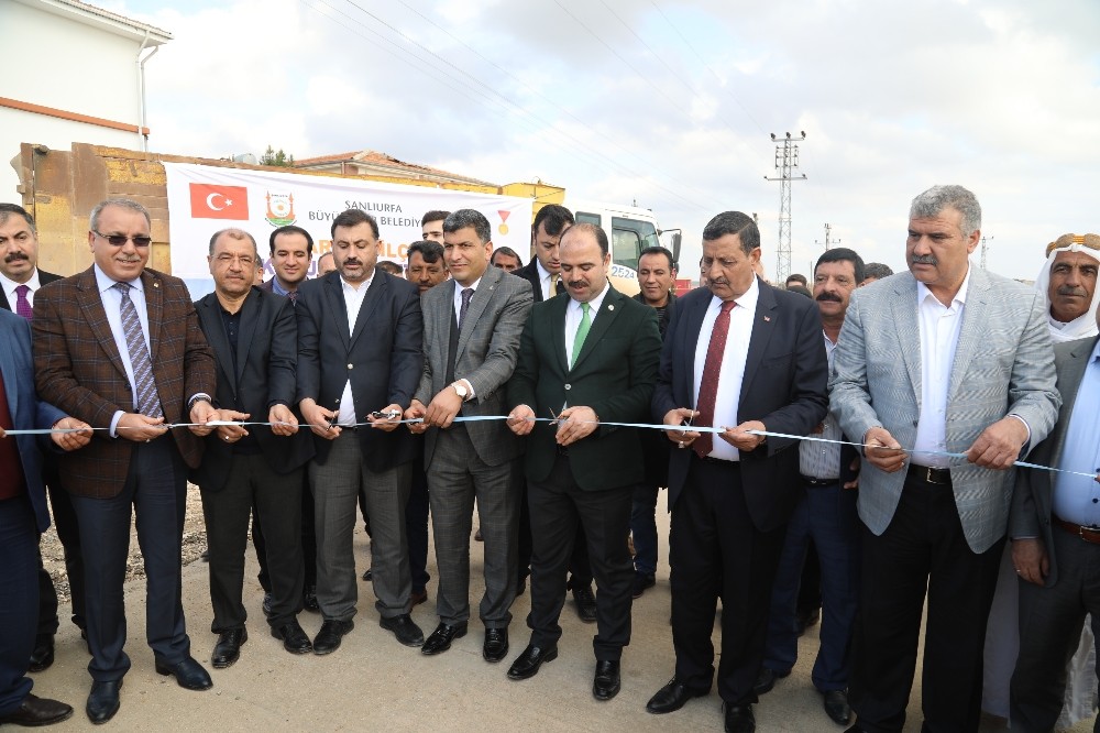 Harran’da beton yol atağı 