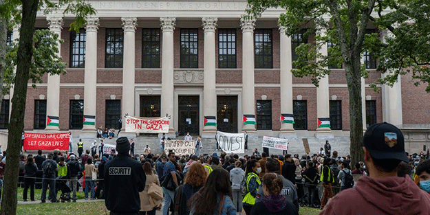 Harvard'daki yahudiler Gazze için ayaklandı! Üniversiteyi işgal ettiler