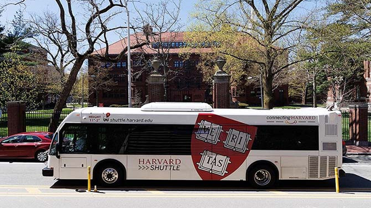 Harvardlı profesörler Trump'a dava açtı!