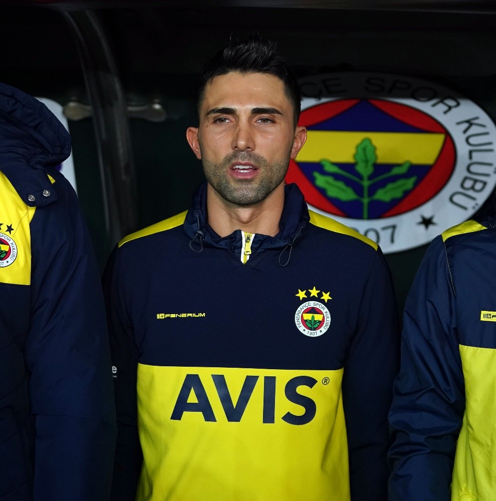 Hasan Ali Kaldırım derbide sahada 