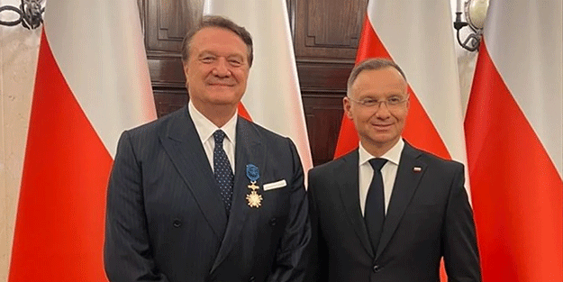 Hasan Arat'a Polonya Üstün Liyakat Madalyası verildi
