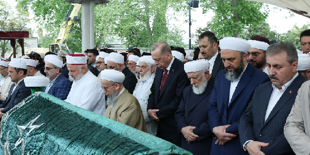 Hasan Efendi Hazretleri'ni (k.s.) on binler uğurladı! Devlet erkanından taziye mesajları