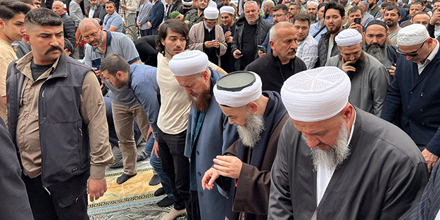 Hasan Efendi Hazretleri'nin (k.s.) cenaze merasimine Cübbeli Ahmet Hoca da katıldı!