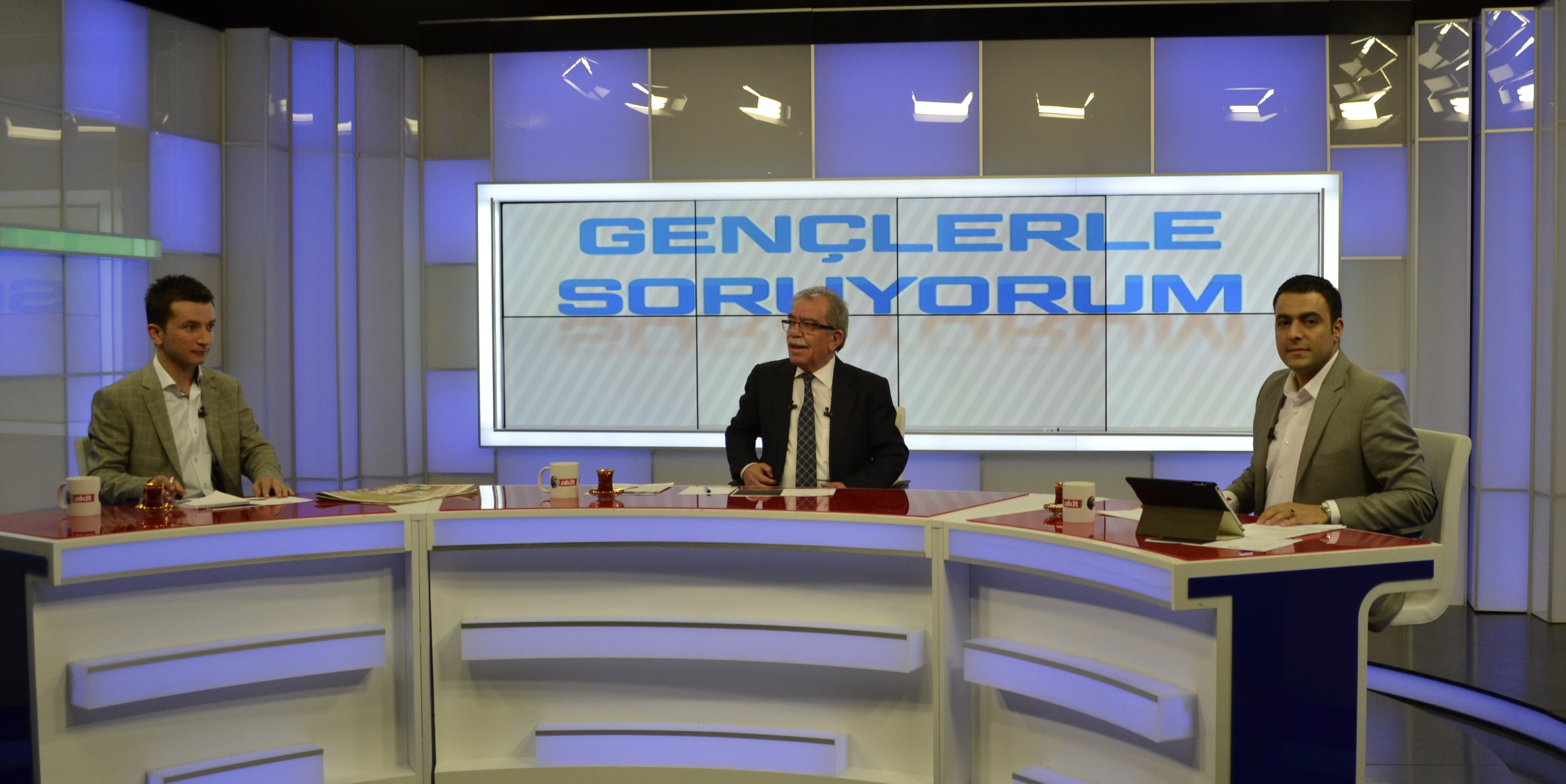 Hasan Karakaya Gençlerle Soruyorum'a konuk oldu