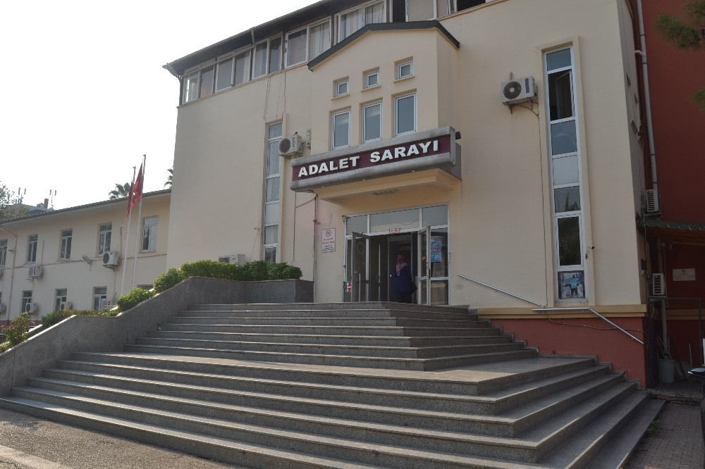 Hasarlı araç dolandırıcılığı zanlıları adliyede 