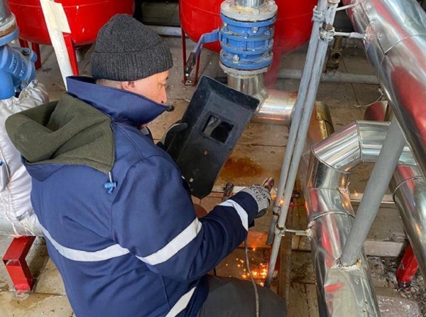 Hasarlı binalar Mehmetçik tarafından onarılıyor