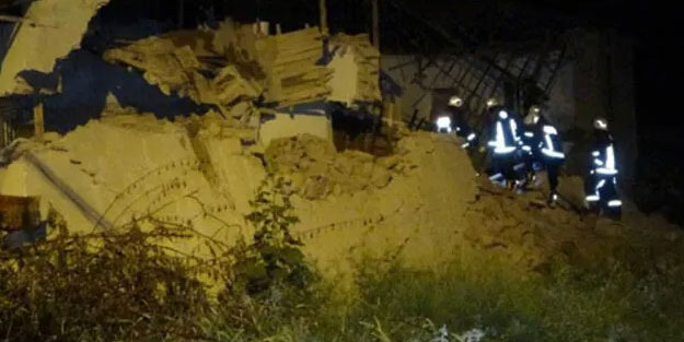 Hasarlı evde göçük meydana geldi