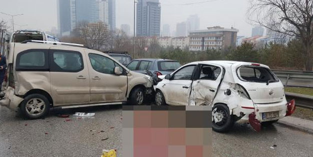 Hasarlı kaza sonrası otomobilin çarptığı baba ve oğlu öldü