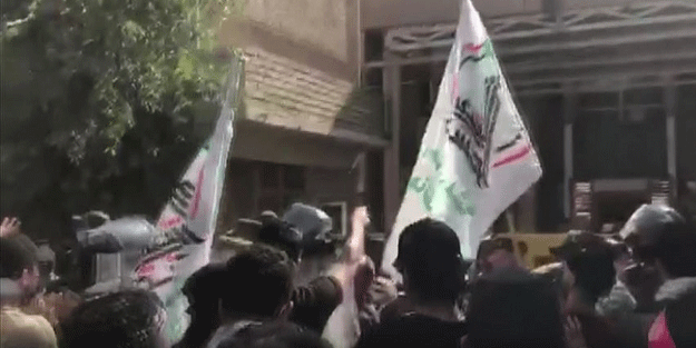 Haşdi Şabi, Barzani'nin parti binasını ateşe verdi!