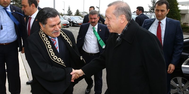 Haşim, Erdoğan ve Davutoğlu'nu kapıda karşıladı