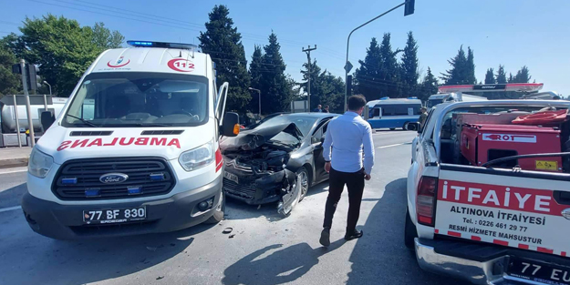 Hasta taşıyan ambulans ile otomobil çarpıştı