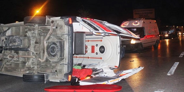 Hasta taşıyan ambulans takla attı!