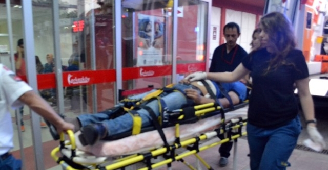 Ambulans yayaya çarptı!