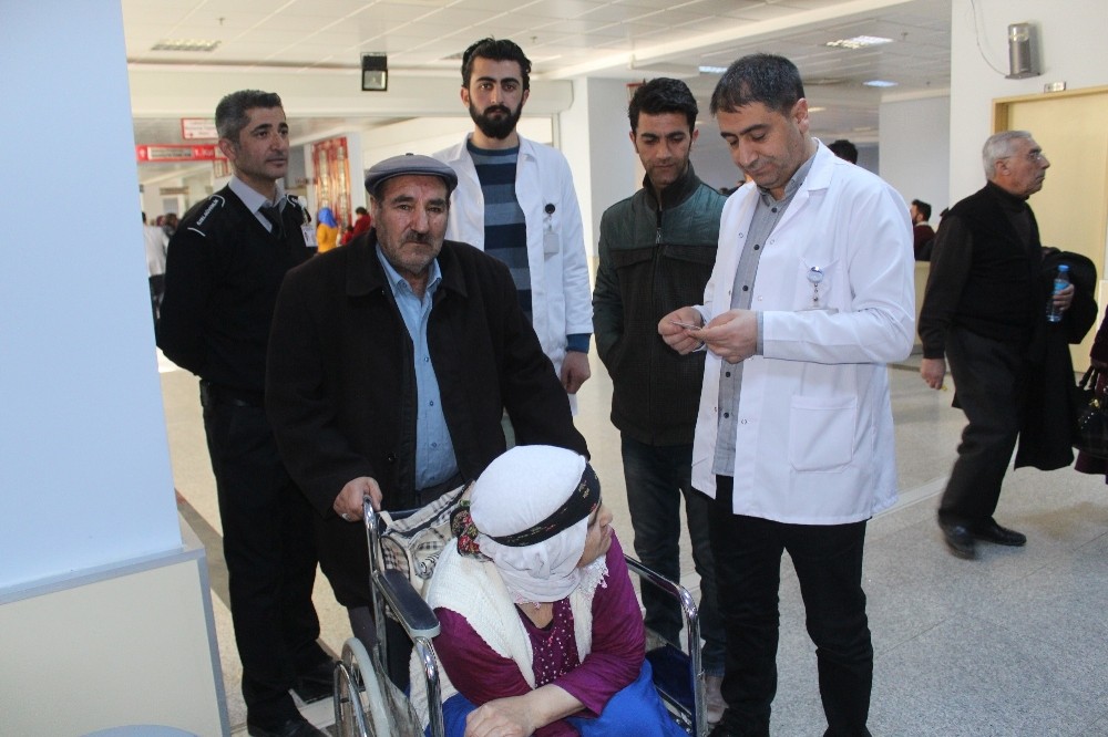 Hasta ve hasta yakınlarının sorunları yerinde çözüm buluyor 