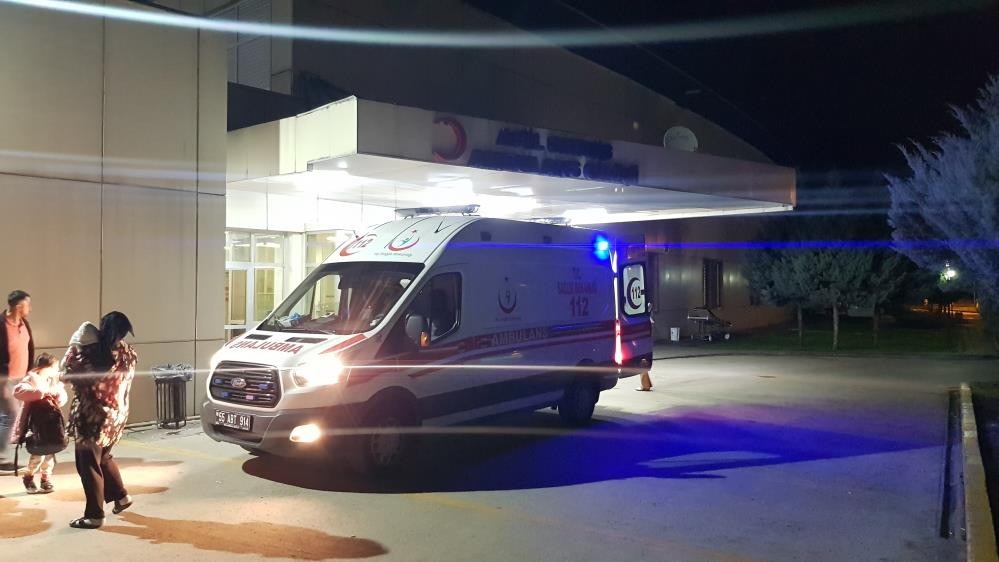 Hasta yakını doktora saldırdı