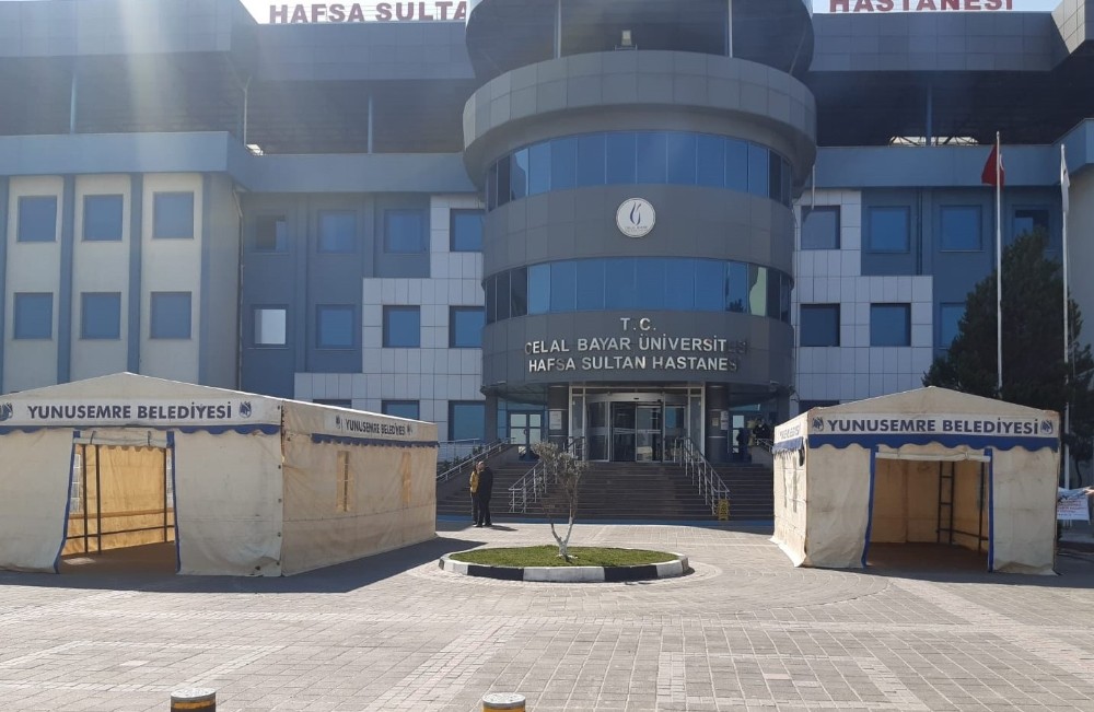 Hastaların ilk kontrolleri çadırlarda yapılıyor 