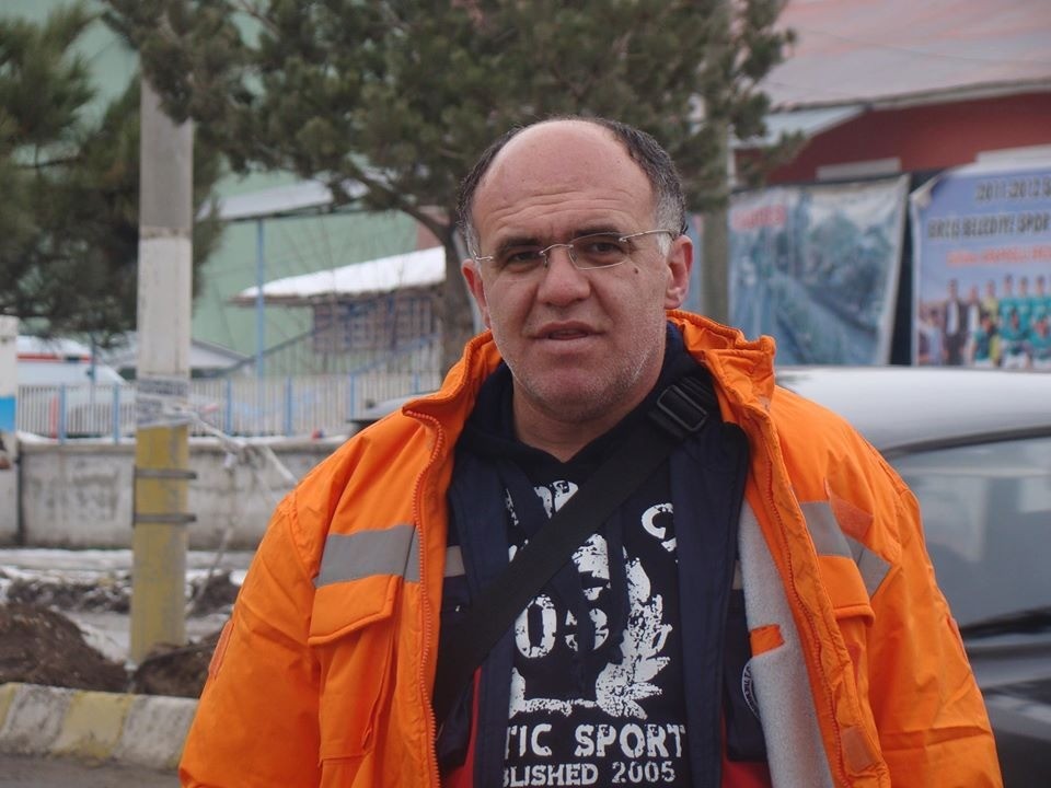 Hastalıklarına rağmen korona virüsü yenerek alkışlarla taburcu oldu 