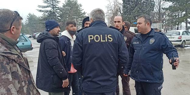 Hastane bahçesinde bıçaklı kavga!