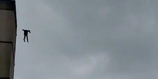 Hastane çatısında dehşet! 9'uncu kattan atladı