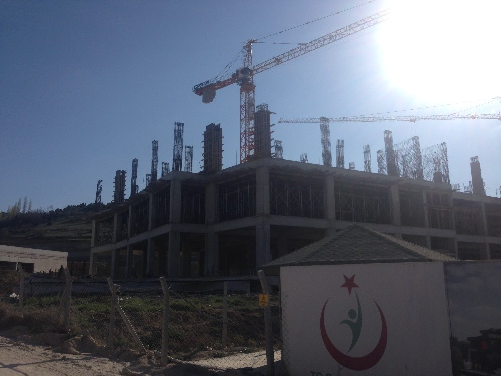 Hastane inşaatından düşen işçi yaralandı 