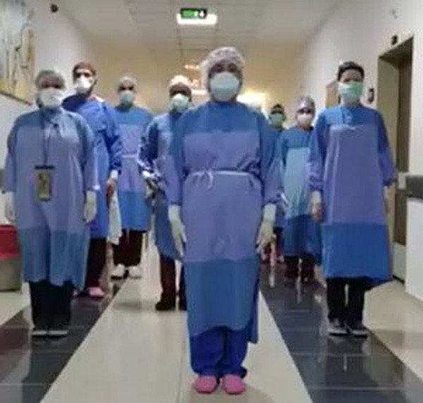 Hastane koridorunda İstiklal Marşı’nı okudular 