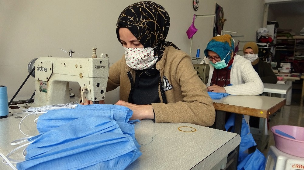Hastane maske talep etti gönüllüler dikmeye başladı 
