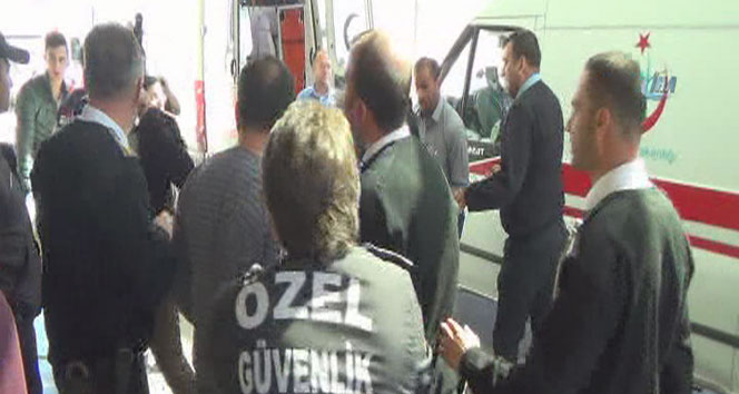 Hastane önünde birbirlerine girdiler