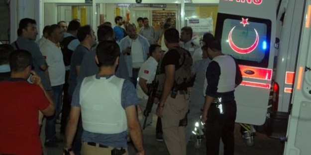 Hastane önünde hain saldırı: 2 polis yaralı