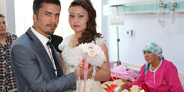 Hastanede dans ettiler