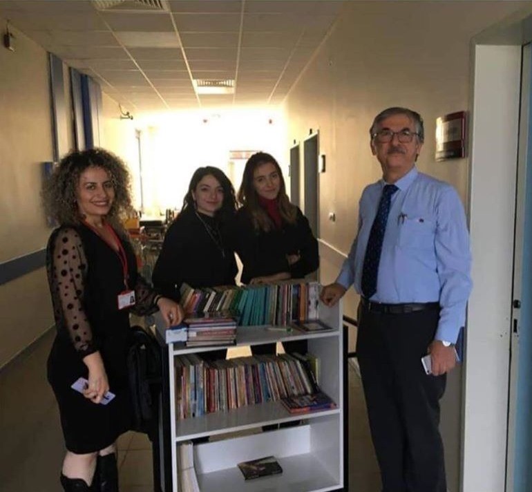 Hastanede seyyar kitaplık uygulaması hayata geçti 